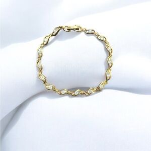 Elegant Gold and Silver Women's Bracelet 20 Inc.